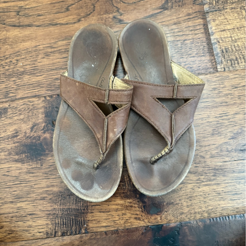Olukai leather sandals